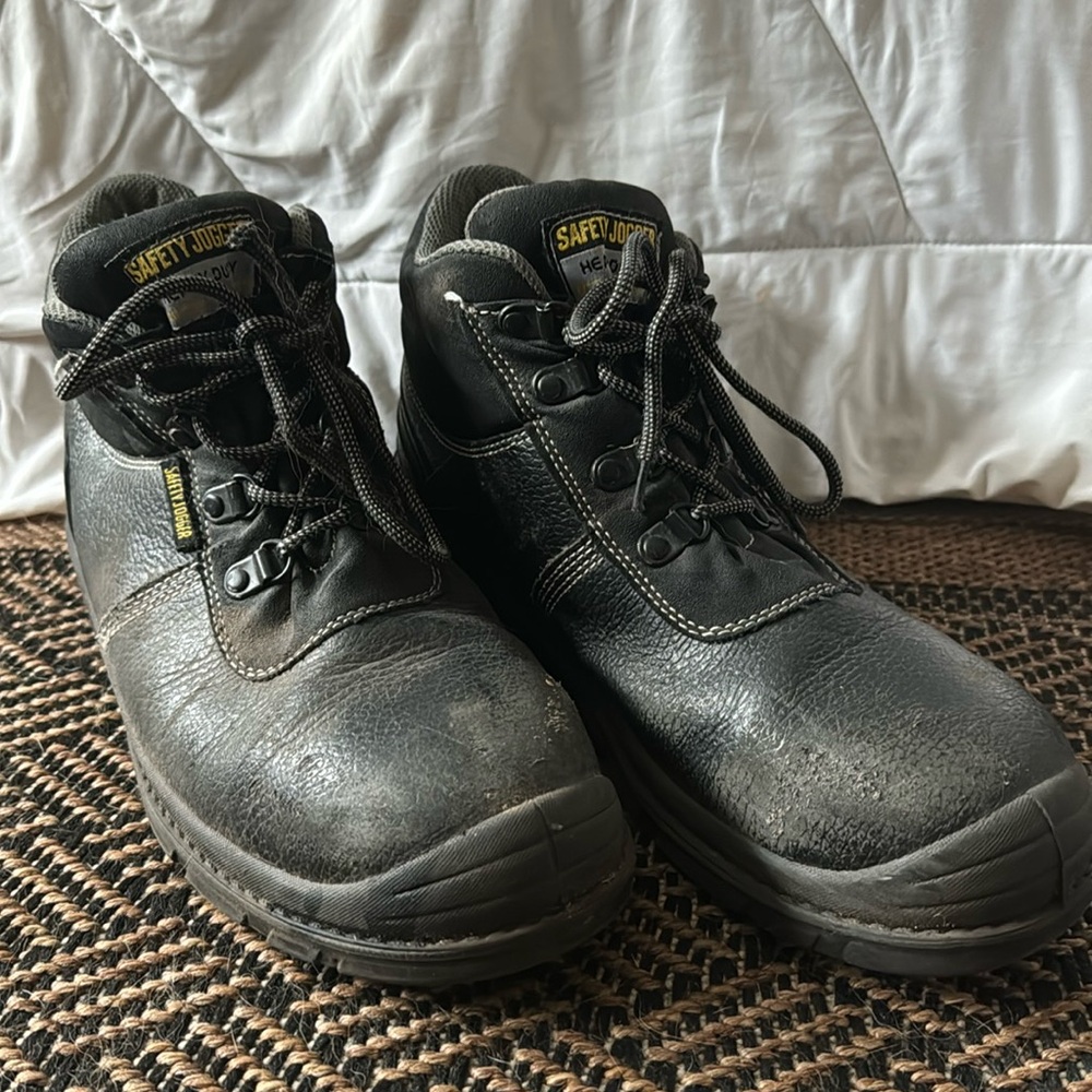 Safety jogger heavy duty boots